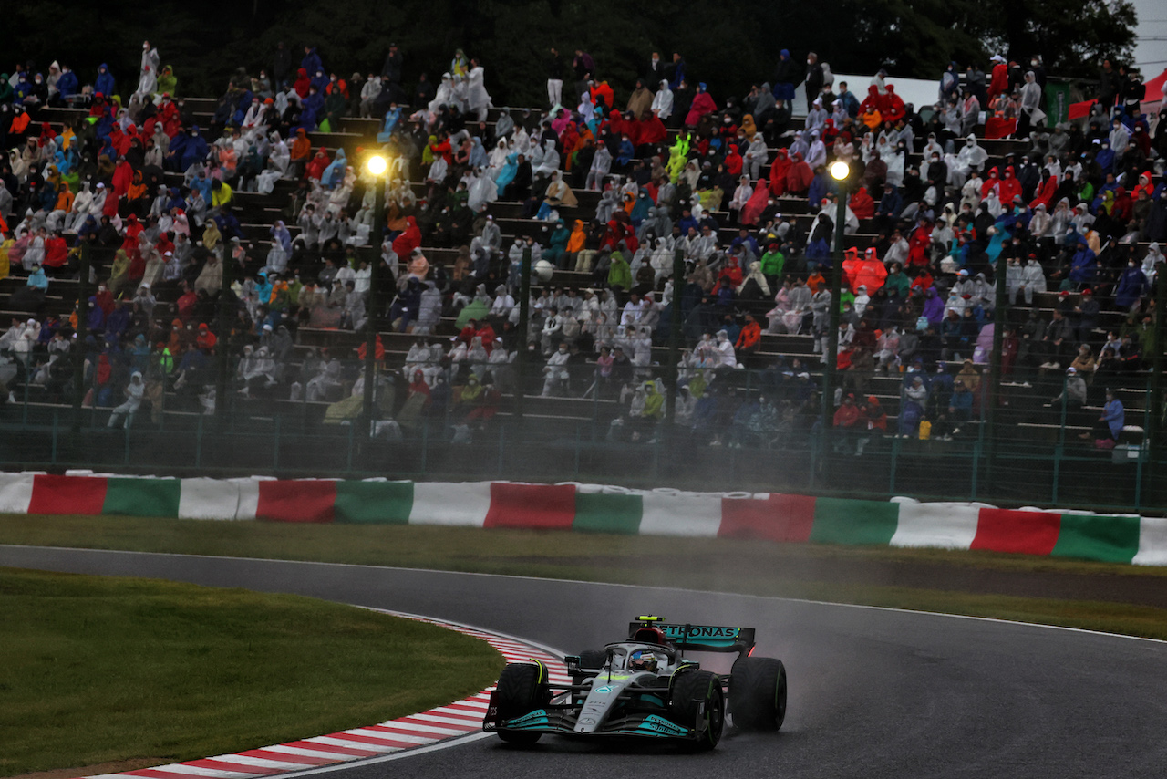GP GIAPPONE, Lewis Hamilton (GBR) Mercedes AMG F1 W13.
09.10.2022. Formula 1 World Championship, Rd 18, Japanese Grand Prix, Suzuka, Japan, Gara Day.
 - www.xpbimages.com, EMail: requests@xpbimages.com © Copyright: Coates / XPB Images