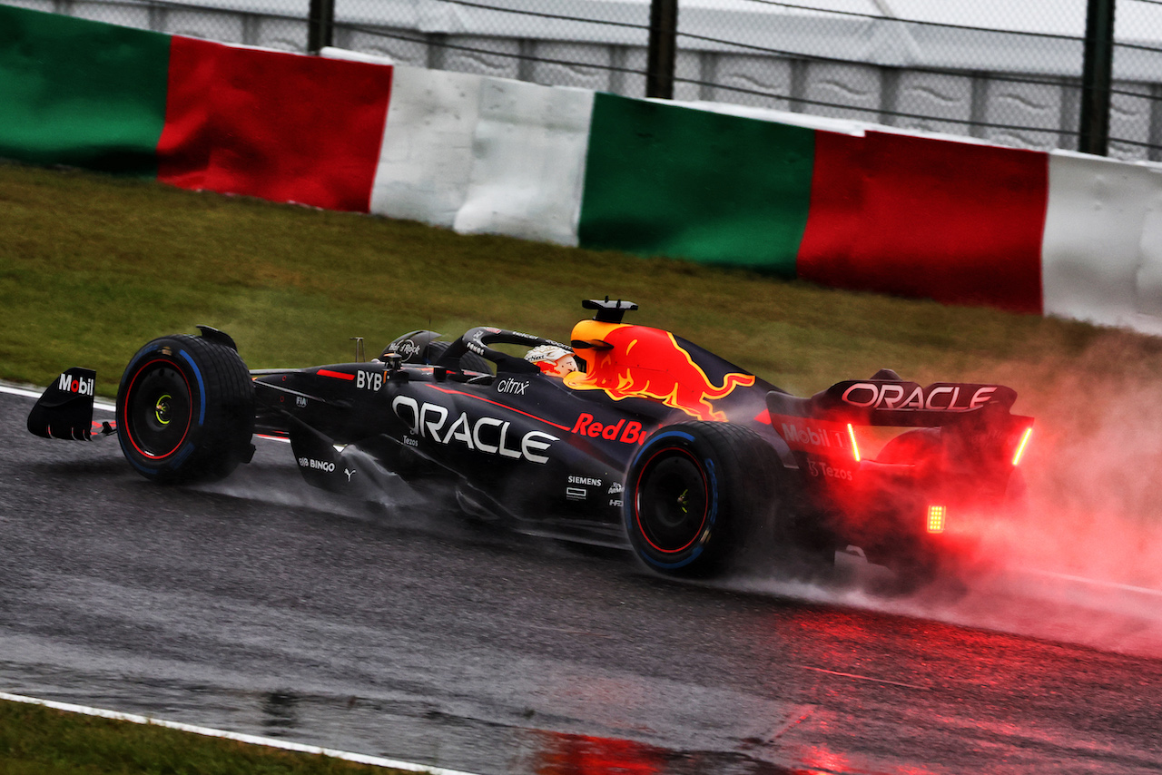 GP GIAPPONE, Max Verstappen (NLD) Red Bull Racing RB18.
09.10.2022. Formula 1 World Championship, Rd 18, Japanese Grand Prix, Suzuka, Japan, Gara Day.
 - www.xpbimages.com, EMail: requests@xpbimages.com © Copyright: Coates / XPB Images