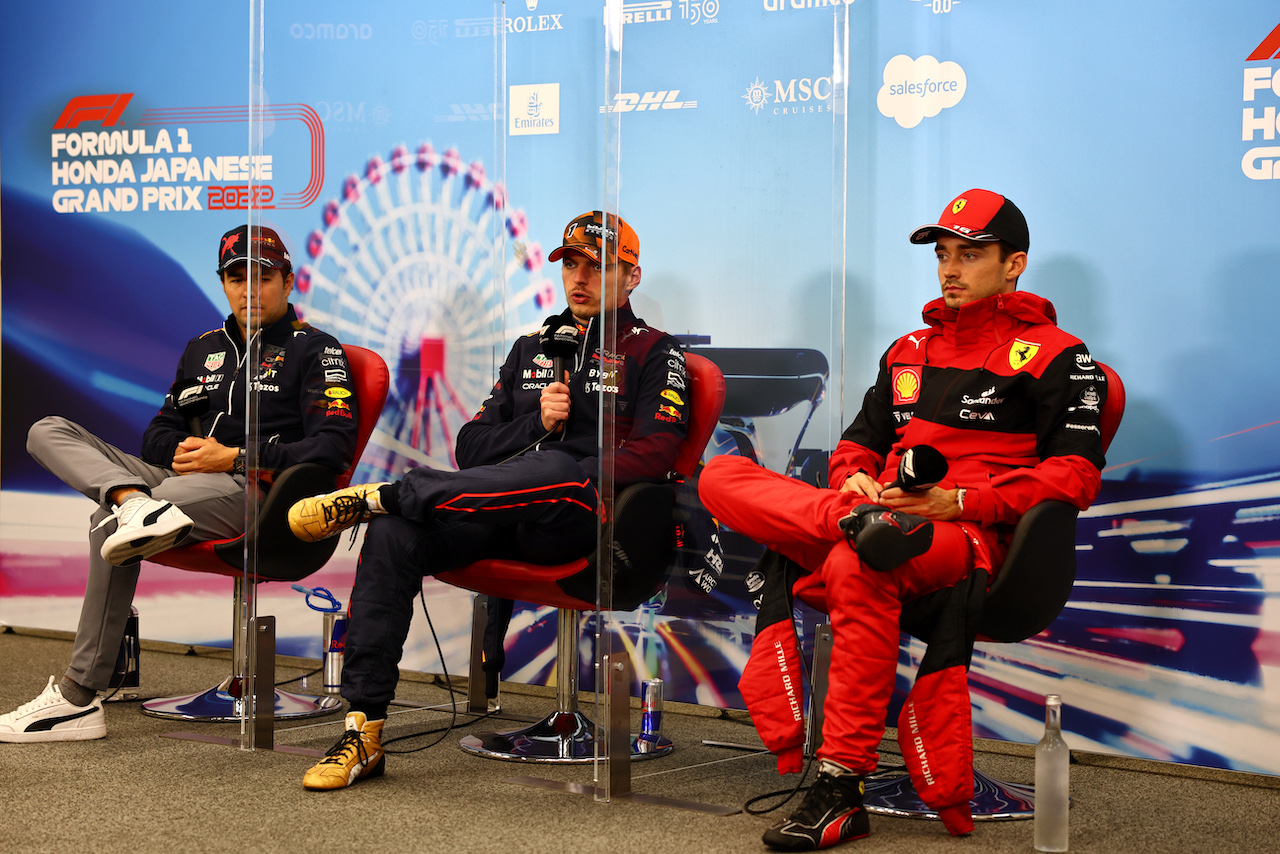 GP GIAPPONE, (L to R): Sergio Perez (MEX) Red Bull Racing; Max Verstappen (NLD) Red Bull Racing; e Charles Leclerc (MON) Ferrari, in the post race FIA Press Conference.
09.10.2022. Formula 1 World Championship, Rd 18, Japanese Grand Prix, Suzuka, Japan, Gara Day.
- www.xpbimages.com, EMail: requests@xpbimages.com © Copyright: Batchelor / XPB Images