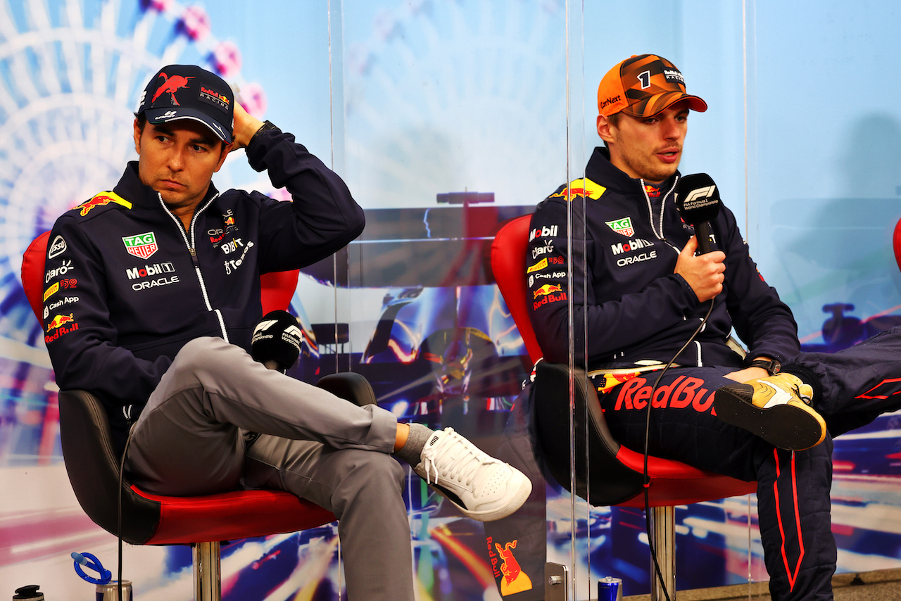 GP GIAPPONE, (L to R): Sergio Perez (MEX) Red Bull Racing e Max Verstappen (NLD) Red Bull Racing in the post race FIA Press Conference.
09.10.2022. Formula 1 World Championship, Rd 18, Japanese Grand Prix, Suzuka, Japan, Gara Day.
- www.xpbimages.com, EMail: requests@xpbimages.com © Copyright: Batchelor / XPB Images