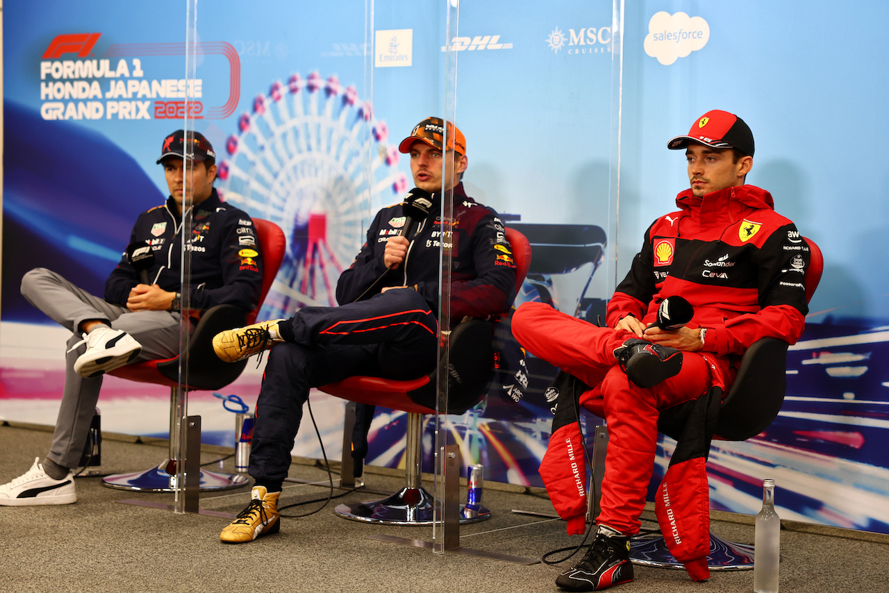 GP GIAPPONE, (L to R): Sergio Perez (MEX) Red Bull Racing; Max Verstappen (NLD) Red Bull Racing; e Charles Leclerc (MON) Ferrari, in the post race FIA Press Conference.
09.10.2022. Formula 1 World Championship, Rd 18, Japanese Grand Prix, Suzuka, Japan, Gara Day.
- www.xpbimages.com, EMail: requests@xpbimages.com © Copyright: Batchelor / XPB Images