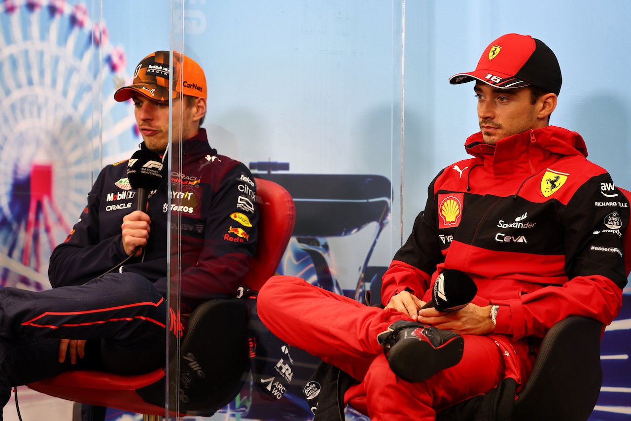 GP GIAPPONE, (L to R): Max Verstappen (NLD) Red Bull Racing e Charles Leclerc (MON) Ferrari in the post race FIA Press Conference.
09.10.2022. Formula 1 World Championship, Rd 18, Japanese Grand Prix, Suzuka, Japan, Gara Day.
- www.xpbimages.com, EMail: requests@xpbimages.com © Copyright: Batchelor / XPB Images