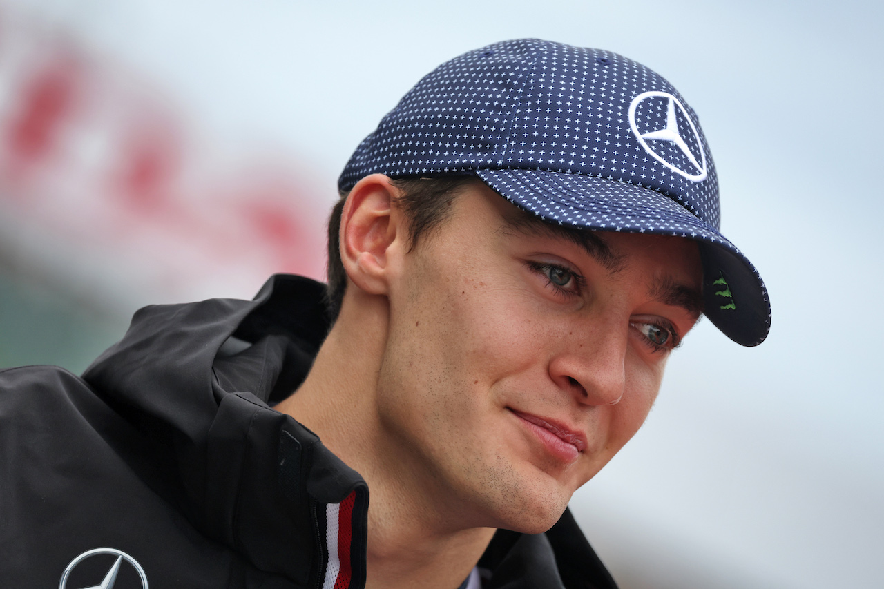 GP GIAPPONE, George Russell (GBR) Mercedes AMG F1 on the drivers parade.
09.10.2022. Formula 1 World Championship, Rd 18, Japanese Grand Prix, Suzuka, Japan, Gara Day.
- www.xpbimages.com, EMail: requests@xpbimages.com © Copyright: Bearne / XPB Images