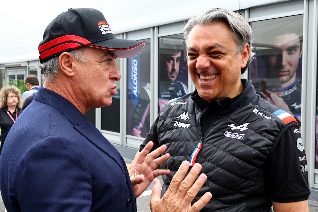 GP GIAPPONE, (L to R): Jean Alesi (FRA) with Luca de Meo (ITA) Groupe Renault Chief Executive Officer.
09.10.2022. Formula 1 World Championship, Rd 18, Japanese Grand Prix, Suzuka, Japan, Gara Day.
- www.xpbimages.com, EMail: requests@xpbimages.com © Copyright: Batchelor / XPB Images
