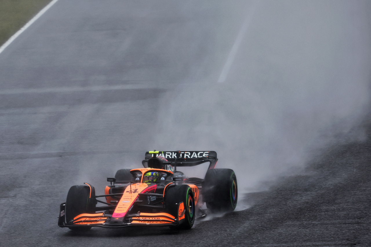 GP GIAPPONE, Lando Norris (GBR) McLaren MCL36 on the formation lap.
09.10.2022. Formula 1 World Championship, Rd 18, Japanese Grand Prix, Suzuka, Japan, Gara Day.
- www.xpbimages.com, EMail: requests@xpbimages.com © Copyright: Batchelor / XPB Images
