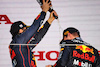 GP GIAPPONE, (L to R): Sergio Perez (MEX) Red Bull Racing celebrates with team mate e vincitore Max Verstappen (NLD) Red Bull Racing.
09.10.2022. Formula 1 World Championship, Rd 18, Japanese Grand Prix, Suzuka, Japan, Gara Day.
- www.xpbimages.com, EMail: requests@xpbimages.com © Copyright: Bearne / XPB Images