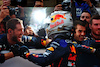 GP GIAPPONE, Gara winner Max Verstappen (NLD) Red Bull Racing celebrates with the team in parc ferme.
09.10.2022. Formula 1 World Championship, Rd 18, Japanese Grand Prix, Suzuka, Japan, Gara Day.
 - www.xpbimages.com, EMail: requests@xpbimages.com © Copyright: Coates / XPB Images