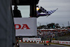 GP GIAPPONE, Gara winner Max Verstappen (NLD) Red Bull Racing RB18 takes the chequered flag at the end of the race.
09.10.2022. Formula 1 World Championship, Rd 18, Japanese Grand Prix, Suzuka, Japan, Gara Day.
 - www.xpbimages.com, EMail: requests@xpbimages.com © Copyright: Coates / XPB Images