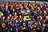 GP GIAPPONE, Gara winner Max Verstappen (NLD) Red Bull Racing celebrates winning the World Championship with the team.
09.10.2022. Formula 1 World Championship, Rd 18, Japanese Grand Prix, Suzuka, Japan, Gara Day.
- www.xpbimages.com, EMail: requests@xpbimages.com © Copyright: Batchelor / XPB Images
