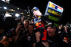 GP GIAPPONE, Gara winner Max Verstappen (NLD) Red Bull Racing celebrates winning the World Championship with the team.
09.10.2022. Formula 1 World Championship, Rd 18, Japanese Grand Prix, Suzuka, Japan, Gara Day.
 - www.xpbimages.com, EMail: requests@xpbimages.com © Copyright: Coates / XPB Images