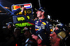 GP GIAPPONE, Gara winner Max Verstappen (NLD) Red Bull Racing celebrates winning the World Championship with the team.
09.10.2022. Formula 1 World Championship, Rd 18, Japanese Grand Prix, Suzuka, Japan, Gara Day.
 - www.xpbimages.com, EMail: requests@xpbimages.com © Copyright: Coates / XPB Images