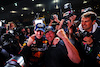 GP GIAPPONE, Gara winner Max Verstappen (NLD) Red Bull Racing celebrates winning the World Championship with the team.
09.10.2022. Formula 1 World Championship, Rd 18, Japanese Grand Prix, Suzuka, Japan, Gara Day.
 - www.xpbimages.com, EMail: requests@xpbimages.com © Copyright: Coates / XPB Images