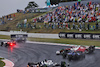 GP GIAPPONE, Nicholas Latifi (CDN) Williams Racing FW44 e Guanyu Zhou (CHN) Alfa Romeo F1 Team C42 at the partenza of the race.
09.10.2022. Formula 1 World Championship, Rd 18, Japanese Grand Prix, Suzuka, Japan, Gara Day.
- www.xpbimages.com, EMail: requests@xpbimages.com © Copyright: Bearne / XPB Images