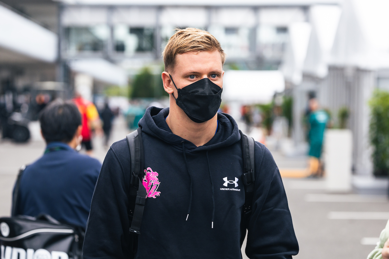 GP GIAPPONE, Mick Schumacher (GER) Haas F1 Team.
06.10.2022. Formula 1 World Championship, Rd 18, Japanese Grand Prix, Suzuka, Japan, Preparation Day.
- www.xpbimages.com, EMail: requests@xpbimages.com © Copyright: Bearne / XPB Images
