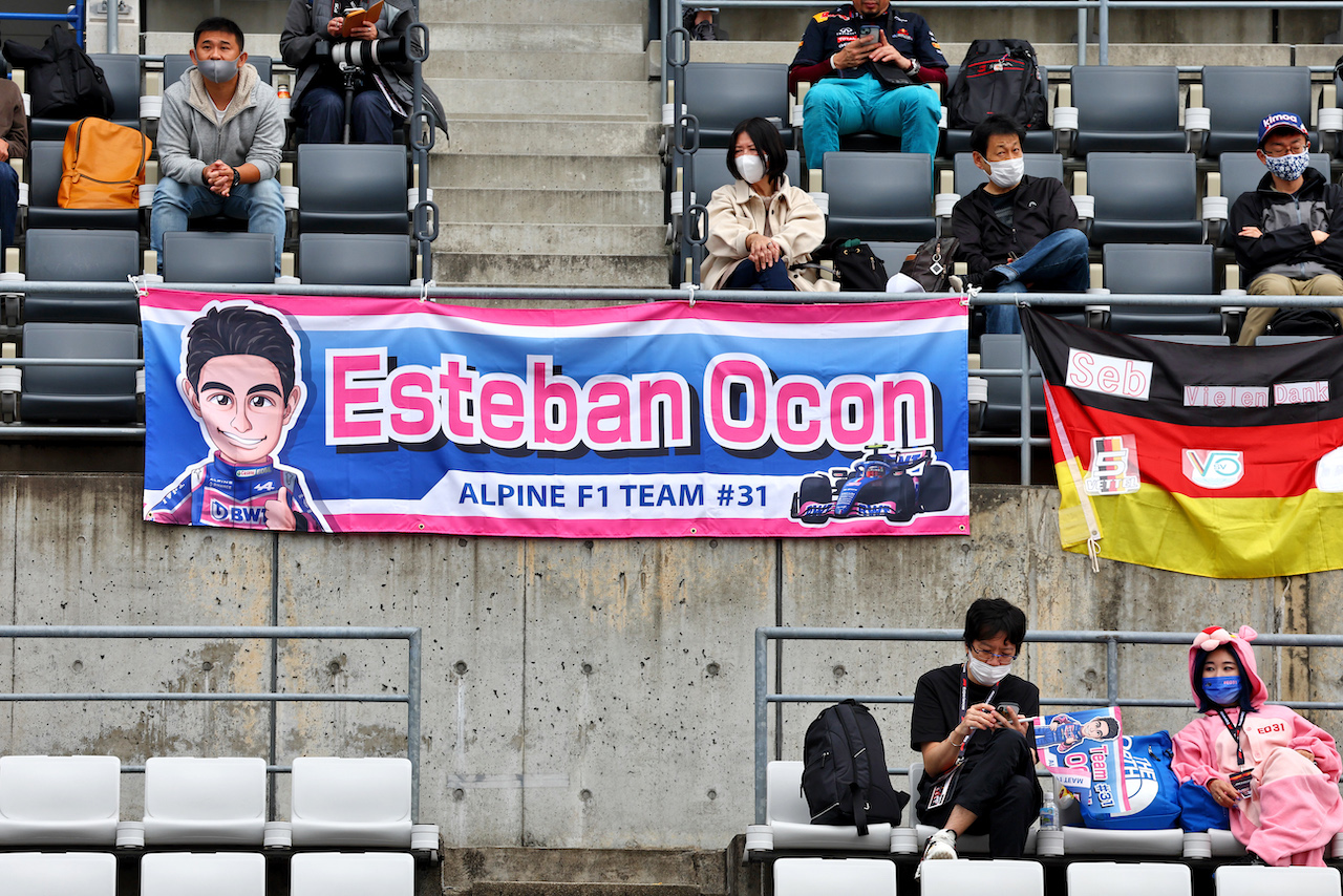 GP GIAPPONE, Banner for Esteban Ocon (FRA) Alpine F1 Team with fans in the grandstand.
06.10.2022. Formula 1 World Championship, Rd 18, Japanese Grand Prix, Suzuka, Japan, Preparation Day.
- www.xpbimages.com, EMail: requests@xpbimages.com © Copyright: Batchelor / XPB Images