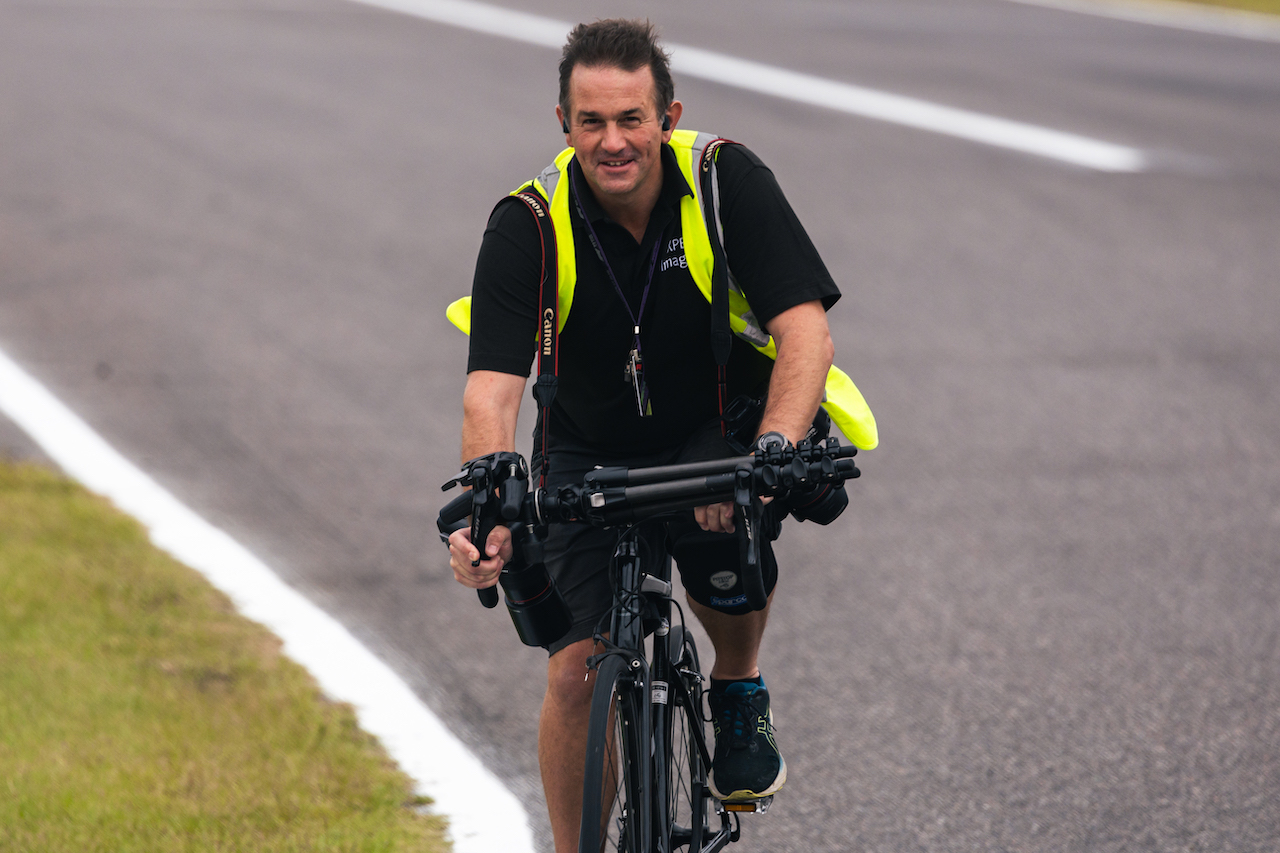 GP GIAPPONE, Russell Batchelor (GBR) XPB Images Photographer rides the circuit.
06.10.2022. Formula 1 World Championship, Rd 18, Japanese Grand Prix, Suzuka, Japan, Preparation Day.
- www.xpbimages.com, EMail: requests@xpbimages.com © Copyright: Bearne / XPB Images