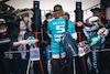 GP GIAPPONE, Sebastian Vettel (GER) Aston Martin F1 Team with fans.
06.10.2022. Formula 1 World Championship, Rd 18, Japanese Grand Prix, Suzuka, Japan, Preparation Day.
- www.xpbimages.com, EMail: requests@xpbimages.com © Copyright: Bearne / XPB Images