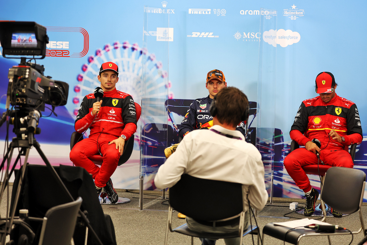 GP GIAPPONE, (L to R): Charles Leclerc (MON) Ferrari, Max Verstappen (NLD) Red Bull Racing; e Carlos Sainz Jr (ESP) Ferrari in the post qualifying FIA Press Conference.
08.10.2022. Formula 1 World Championship, Rd 18, Japanese Grand Prix, Suzuka, Japan, Qualifiche Day.
- www.xpbimages.com, EMail: requests@xpbimages.com © Copyright: Bearne / XPB Images