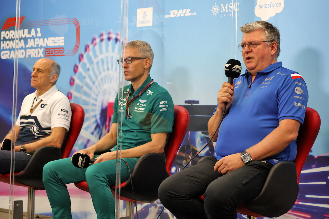 GP GIAPPONE, (L to R): Franz Tost (AUT) AlphaTauri Team Principal; Mike Krack (LUX) Aston Martin F1 Team, Team Principal; e Otmar Szafnauer (USA) Alpine F1 Team, Team Principal, in the FIA Press Conference.
08.10.2022. Formula 1 World Championship, Rd 18, Japanese Grand Prix, Suzuka, Japan, Qualifiche Day.
- www.xpbimages.com, EMail: requests@xpbimages.com © Copyright: Bearne / XPB Images