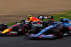 GP GIAPPONE, Sergio Perez (MEX) Red Bull Racing RB18 e Esteban Ocon (FRA) Alpine F1 Team A522.
08.10.2022. Formula 1 World Championship, Rd 18, Japanese Grand Prix, Suzuka, Japan, Qualifiche Day.
 - www.xpbimages.com, EMail: requests@xpbimages.com © Copyright: Coates / XPB Images