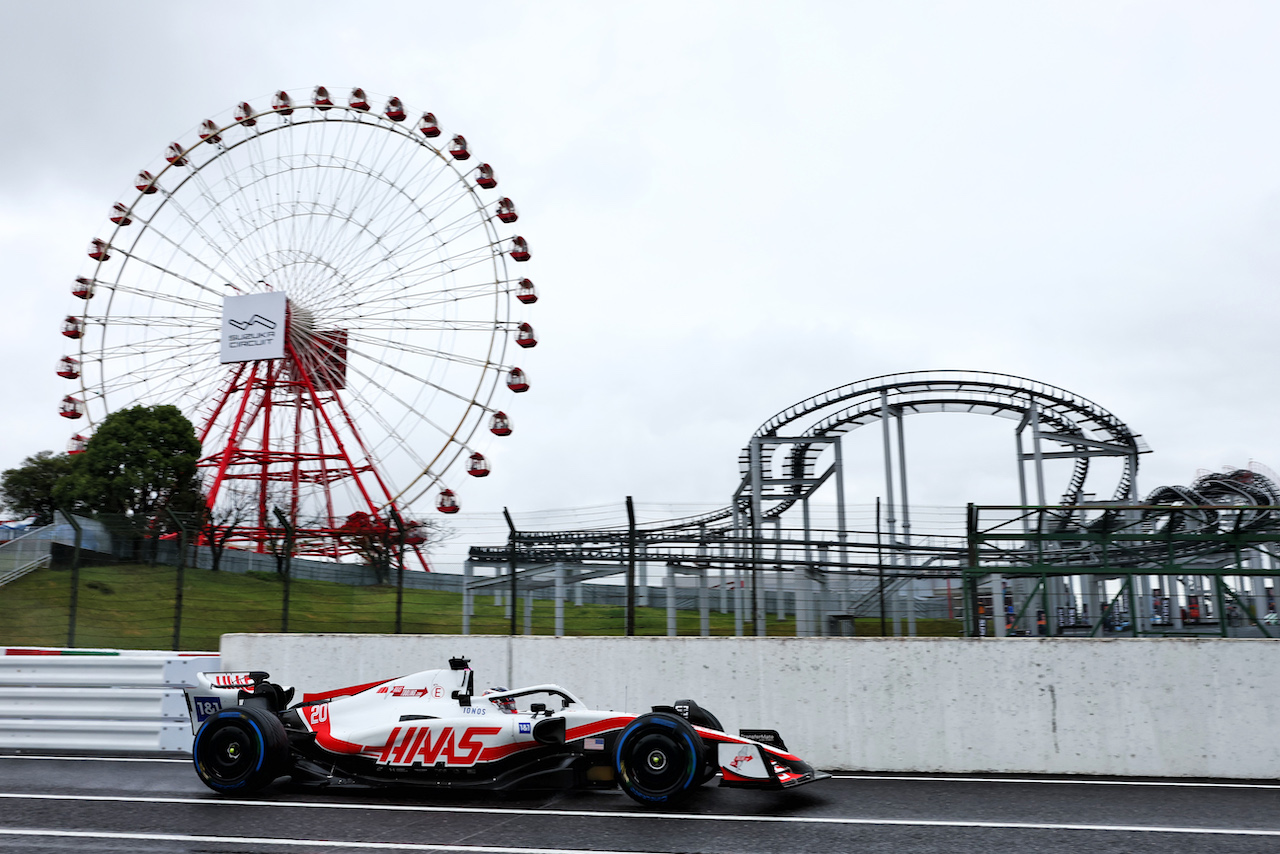 GP GIAPPONE, Kevin Magnussen (DEN) Haas VF-22.
07.10.2022. Formula 1 World Championship, Rd 18, Japanese Grand Prix, Suzuka, Japan, Practice Day.
- www.xpbimages.com, EMail: requests@xpbimages.com © Copyright: Batchelor / XPB Images