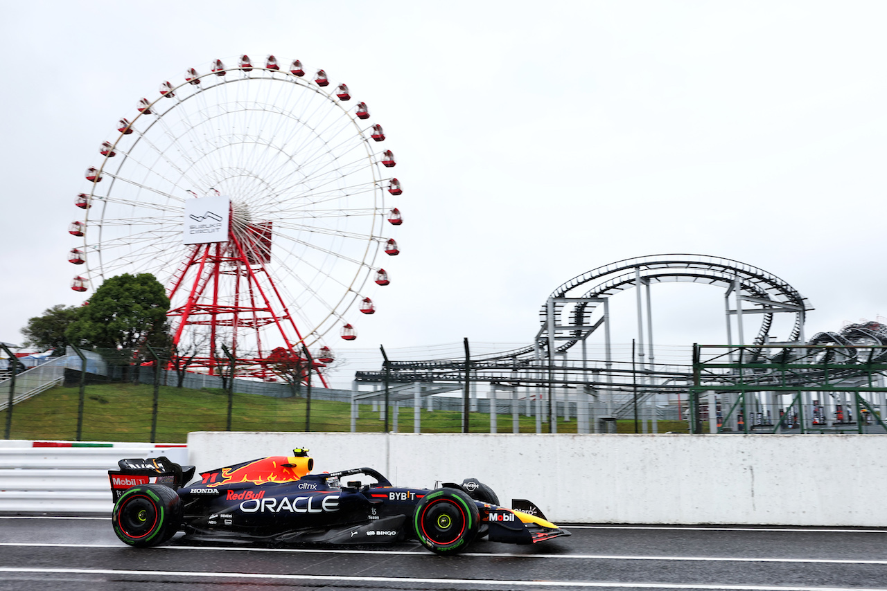 GP GIAPPONE, Sergio Perez (MEX) Red Bull Racing RB18.
07.10.2022. Formula 1 World Championship, Rd 18, Japanese Grand Prix, Suzuka, Japan, Practice Day.
- www.xpbimages.com, EMail: requests@xpbimages.com © Copyright: Batchelor / XPB Images