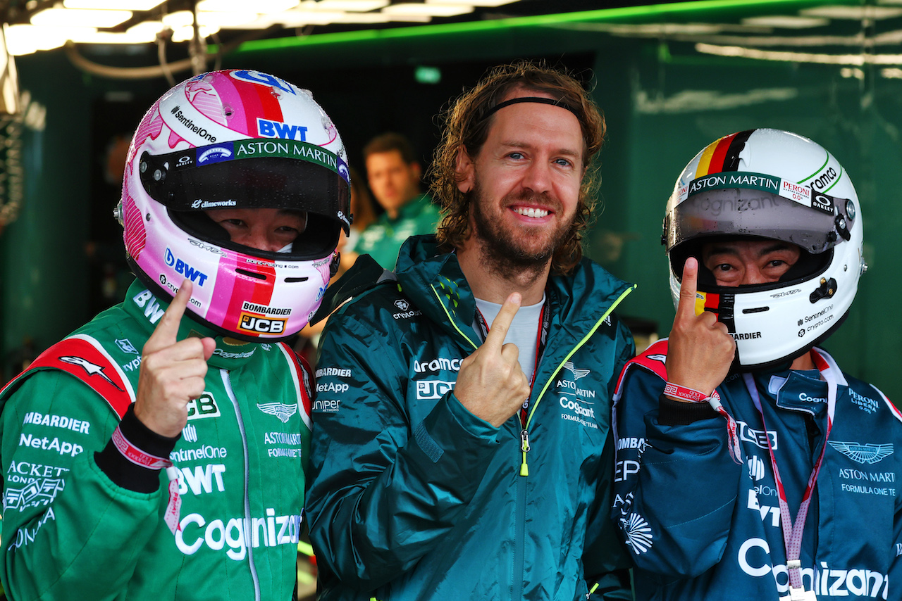 GP GIAPPONE, Sebastian Vettel (GER) Aston Martin F1 Team with fans.
07.10.2022. Formula 1 World Championship, Rd 18, Japanese Grand Prix, Suzuka, Japan, Practice Day.
 - www.xpbimages.com, EMail: requests@xpbimages.com © Copyright: Coates / XPB Images