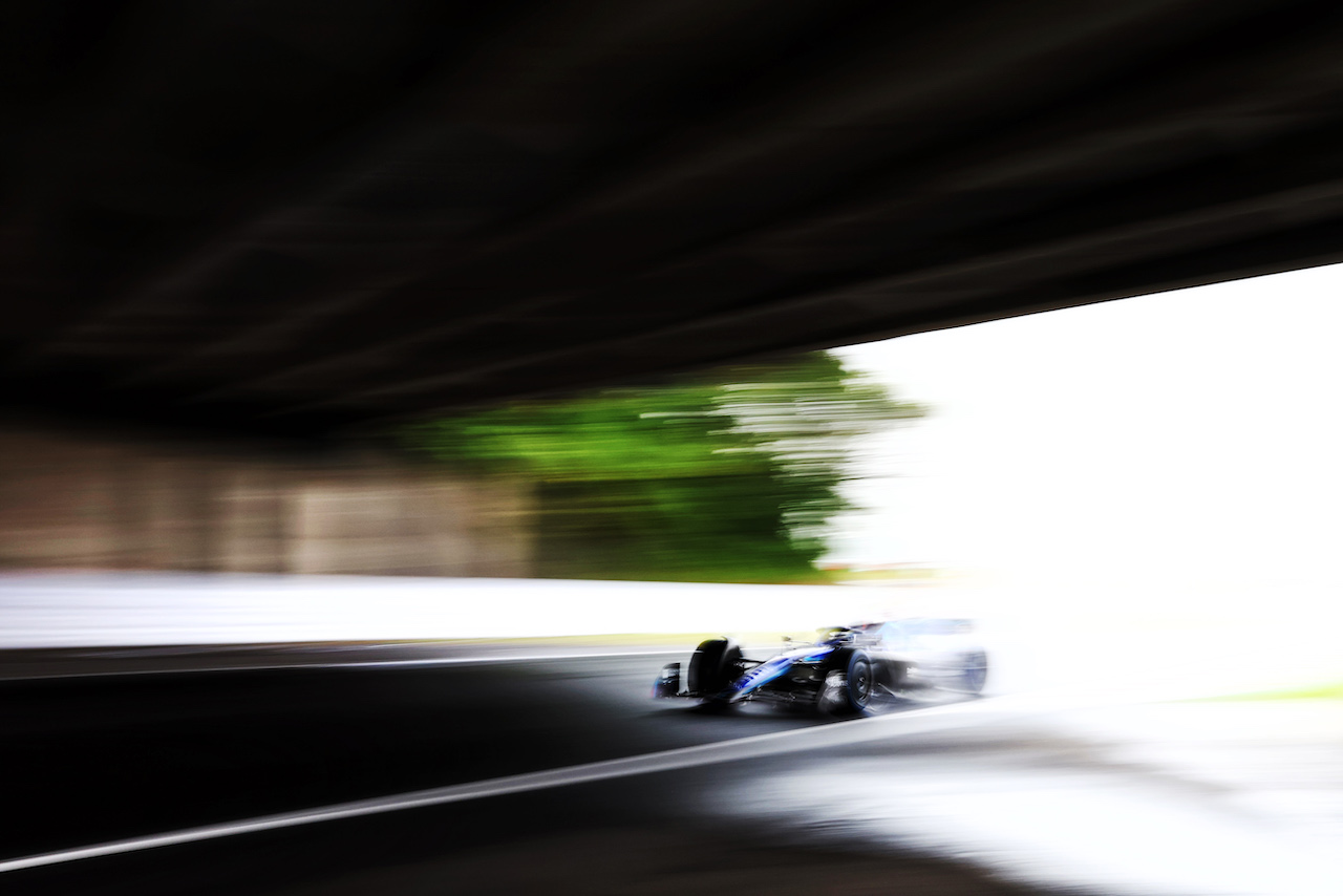 GP GIAPPONE, Alexander Albon (THA) Williams Racing FW44.
07.10.2022. Formula 1 World Championship, Rd 18, Japanese Grand Prix, Suzuka, Japan, Practice Day.
 - www.xpbimages.com, EMail: requests@xpbimages.com © Copyright: Coates / XPB Images