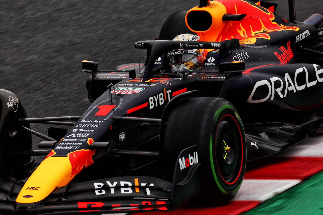 GP GIAPPONE, Max Verstappen (NLD) Red Bull Racing RB18.
07.10.2022. Formula 1 World Championship, Rd 18, Japanese Grand Prix, Suzuka, Japan, Practice Day.
 - www.xpbimages.com, EMail: requests@xpbimages.com © Copyright: Coates / XPB Images