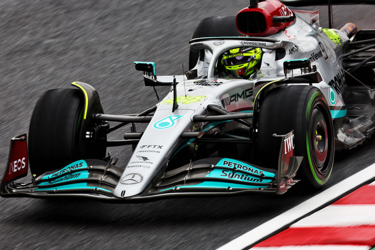 GP GIAPPONE, Lewis Hamilton (GBR) Mercedes AMG F1 W13.
07.10.2022. Formula 1 World Championship, Rd 18, Japanese Grand Prix, Suzuka, Japan, Practice Day.
 - www.xpbimages.com, EMail: requests@xpbimages.com © Copyright: Coates / XPB Images