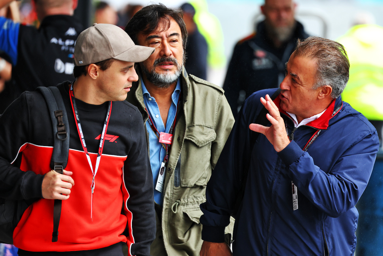 GP GIAPPONE, (L to R): Felipe Massa (BRA) FIA Drivers' Commission President with Jean Alesi (FRA).
07.10.2022. Formula 1 World Championship, Rd 18, Japanese Grand Prix, Suzuka, Japan, Practice Day.
 - www.xpbimages.com, EMail: requests@xpbimages.com © Copyright: Coates / XPB Images
