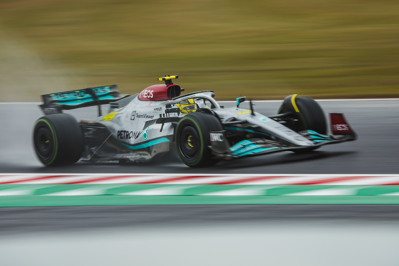 GP GIAPPONE, Lewis Hamilton (GBR) Mercedes AMG F1 W13.
07.10.2022. Formula 1 World Championship, Rd 18, Japanese Grand Prix, Suzuka, Japan, Practice Day.
- www.xpbimages.com, EMail: requests@xpbimages.com © Copyright: Bearne / XPB Images
