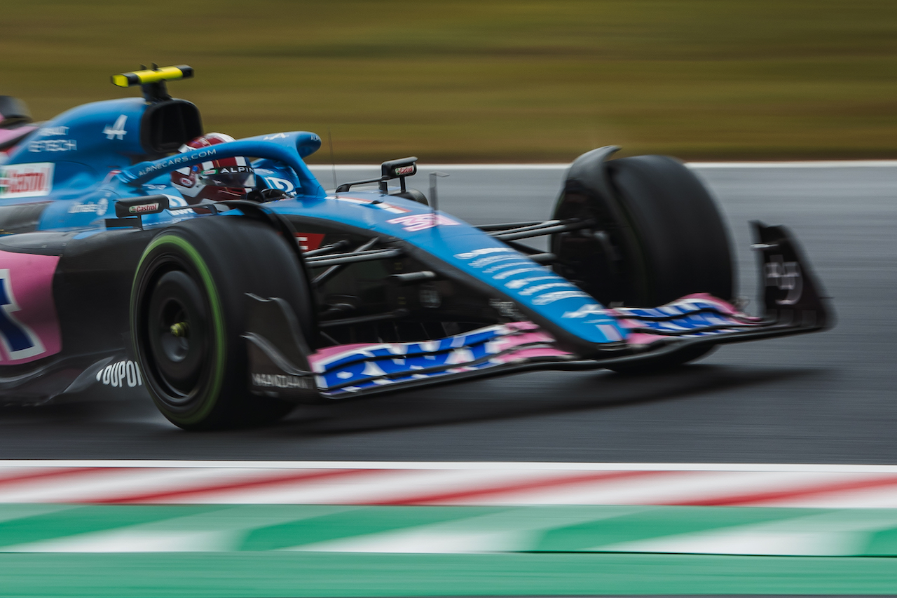 GP GIAPPONE, Esteban Ocon (FRA) Alpine F1 Team A522.
07.10.2022. Formula 1 World Championship, Rd 18, Japanese Grand Prix, Suzuka, Japan, Practice Day.
- www.xpbimages.com, EMail: requests@xpbimages.com © Copyright: Bearne / XPB Images