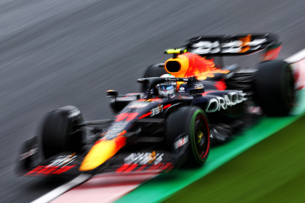 GP GIAPPONE, Sergio Perez (MEX) Red Bull Racing RB18.
07.10.2022. Formula 1 World Championship, Rd 18, Japanese Grand Prix, Suzuka, Japan, Practice Day.
 - www.xpbimages.com, EMail: requests@xpbimages.com © Copyright: Coates / XPB Images