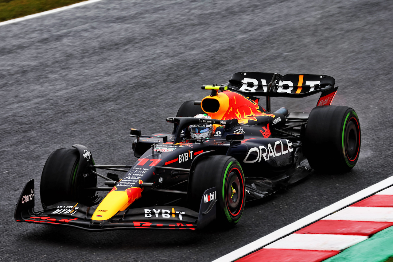 GP GIAPPONE, Sergio Perez (MEX) Red Bull Racing RB18.
07.10.2022. Formula 1 World Championship, Rd 18, Japanese Grand Prix, Suzuka, Japan, Practice Day.
 - www.xpbimages.com, EMail: requests@xpbimages.com © Copyright: Coates / XPB Images