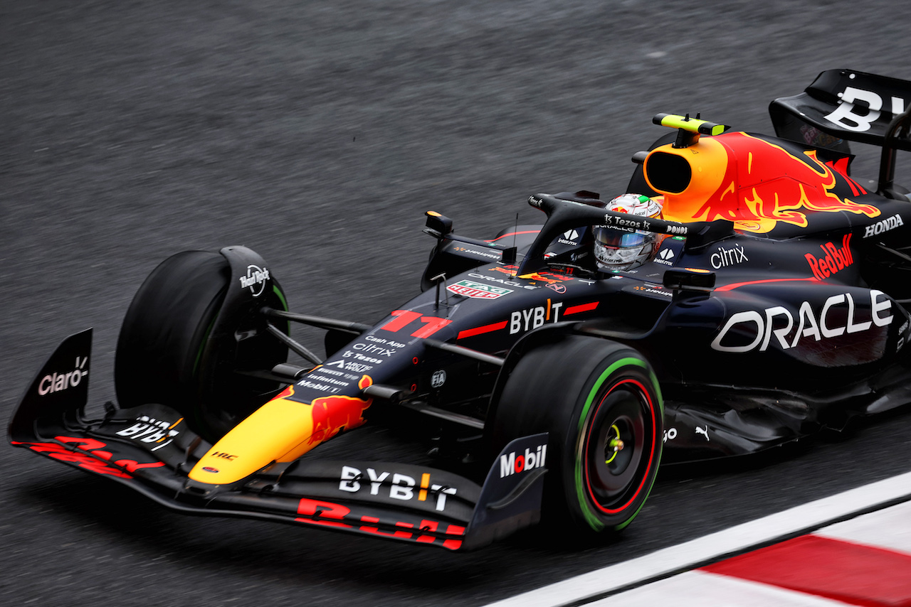 GP GIAPPONE, Sergio Perez (MEX) Red Bull Racing RB18.
07.10.2022. Formula 1 World Championship, Rd 18, Japanese Grand Prix, Suzuka, Japan, Practice Day.
 - www.xpbimages.com, EMail: requests@xpbimages.com © Copyright: Coates / XPB Images