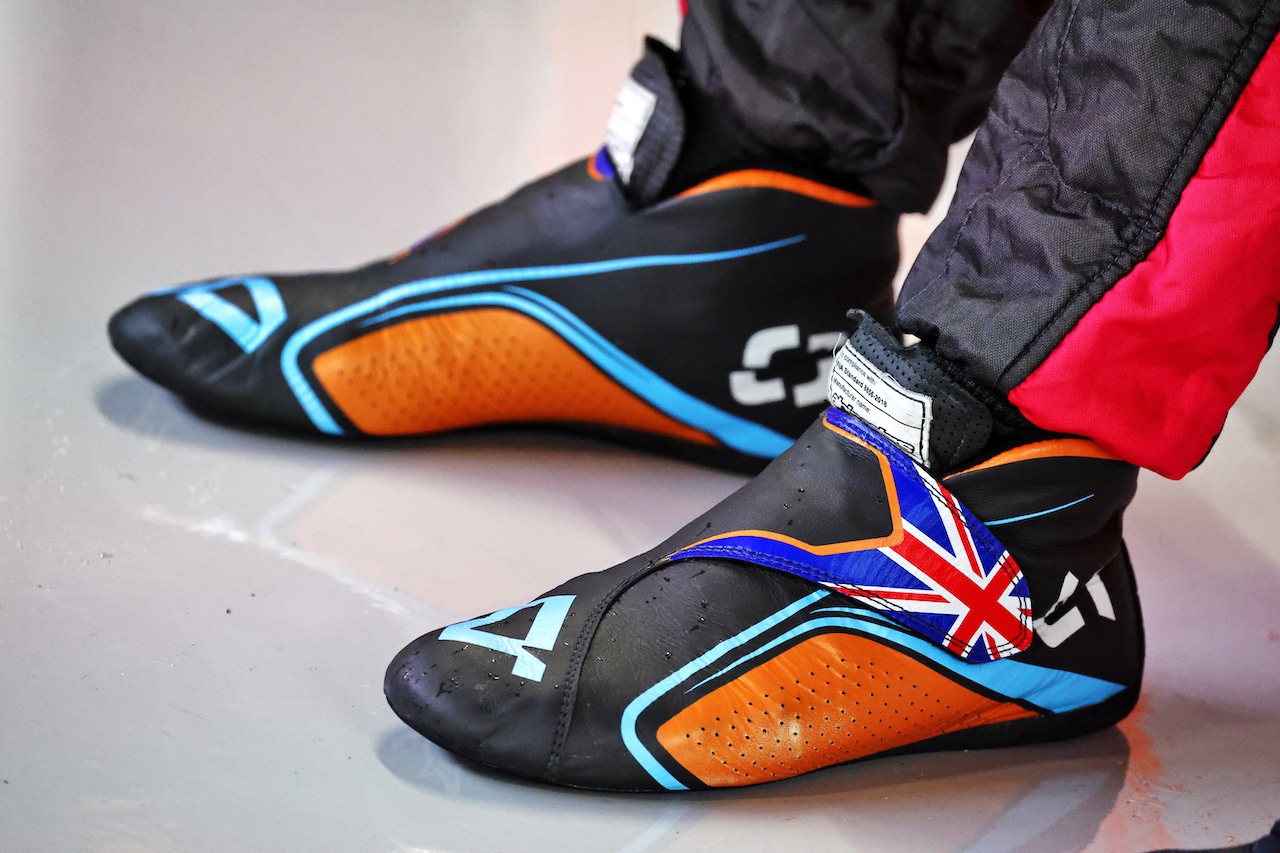GP GIAPPONE, Lando Norris (GBR) McLaren - racing boots.
07.10.2022. Formula 1 World Championship, Rd 18, Japanese Grand Prix, Suzuka, Japan, Practice Day.
- www.xpbimages.com, EMail: requests@xpbimages.com © Copyright: Batchelor / XPB Images