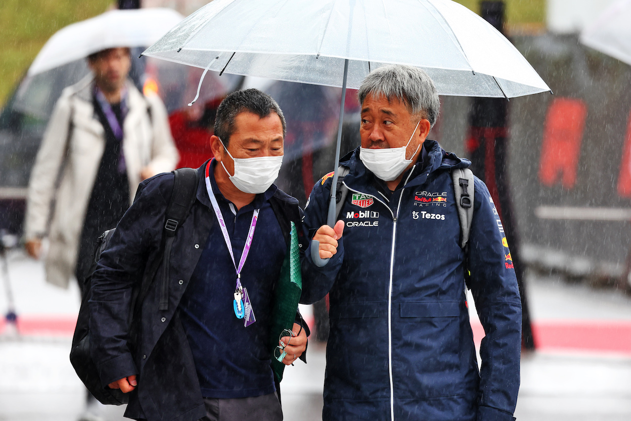 GP GIAPPONE, Masashi Yamamoto (JPN) Red Bull Racing Consultant (Right).
07.10.2022. Formula 1 World Championship, Rd 18, Japanese Grand Prix, Suzuka, Japan, Practice Day.
 - www.xpbimages.com, EMail: requests@xpbimages.com © Copyright: Coates / XPB Images