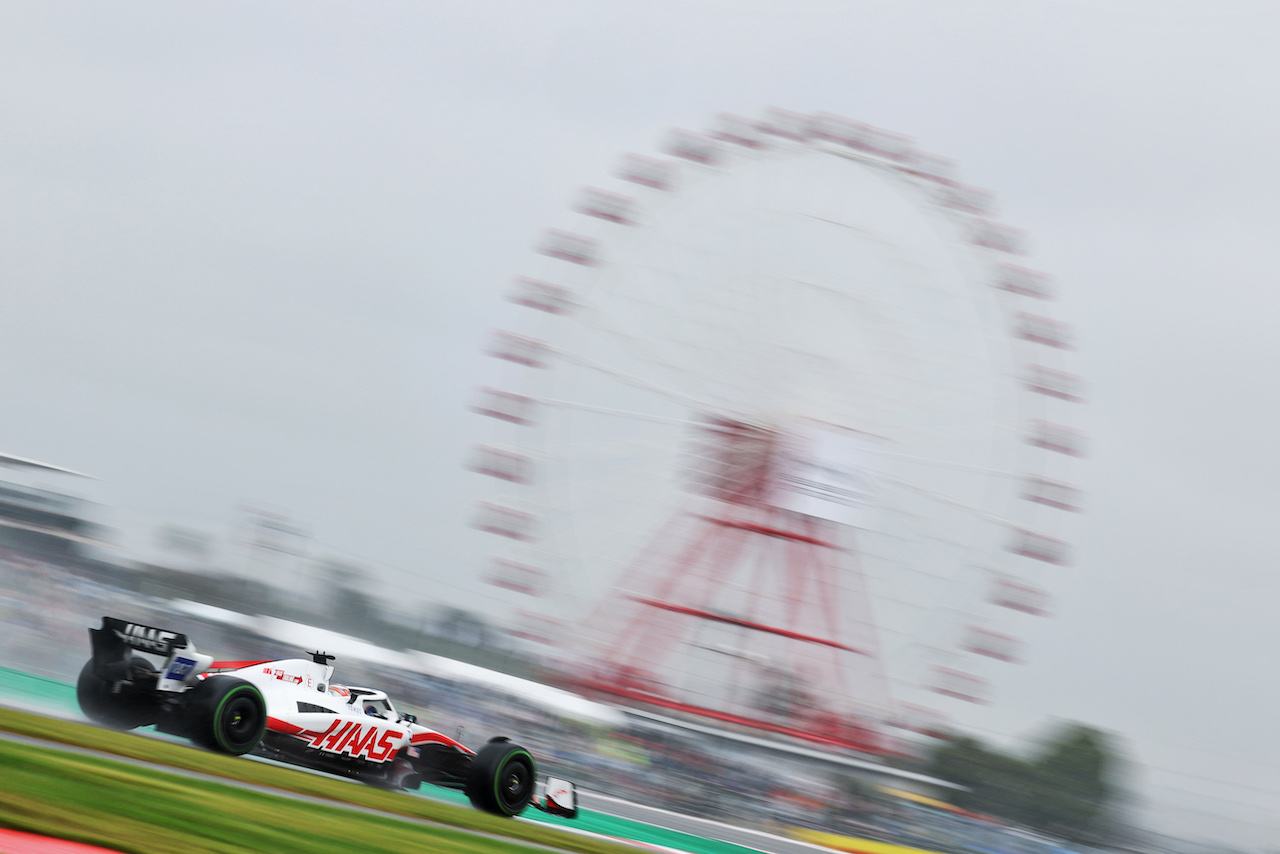 GP GIAPPONE, Kevin Magnussen (DEN) Haas VF-22.
07.10.2022. Formula 1 World Championship, Rd 18, Japanese Grand Prix, Suzuka, Japan, Practice Day.
- www.xpbimages.com, EMail: requests@xpbimages.com © Copyright: Bearne / XPB Images