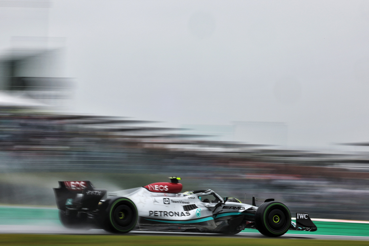 GP GIAPPONE, Lewis Hamilton (GBR) Mercedes AMG F1 W13.
07.10.2022. Formula 1 World Championship, Rd 18, Japanese Grand Prix, Suzuka, Japan, Practice Day.
- www.xpbimages.com, EMail: requests@xpbimages.com © Copyright: Bearne / XPB Images