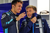 GP GIAPPONE, (L to R): Alexander Albon (THA) Williams Racing with Jost Capito (GER) Williams Racing Chief Executive Officer.
07.10.2022. Formula 1 World Championship, Rd 18, Japanese Grand Prix, Suzuka, Japan, Practice Day.
- www.xpbimages.com, EMail: requests@xpbimages.com © Copyright: Bearne / XPB Images