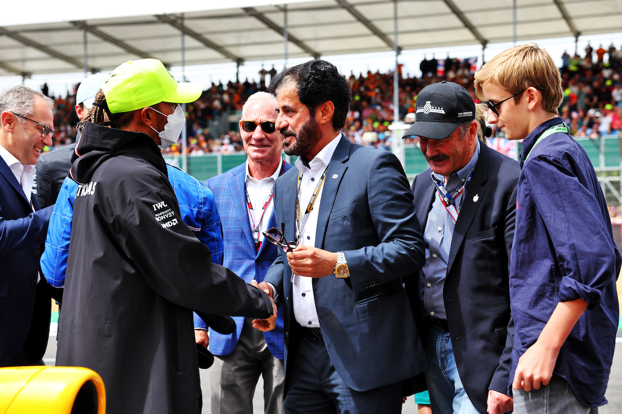 GP GRAN BRETAGNA, (L to R): Lewis Hamilton (GBR) Mercedes AMG F1 with Mohammed Bin Sulayem (UAE) FIA President.
03.07.2022. Formula 1 World Championship, Rd 10, British Grand Prix, Silverstone, England, Gara Day.
- www.xpbimages.com, EMail: requests@xpbimages.com © Copyright: Batchelor / XPB Images