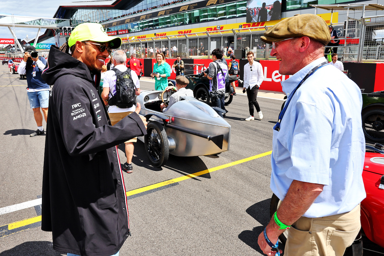 GP GRAN BRETAGNA, Lewis Hamilton (GBR) Mercedes AMG F1 on the drivers parade.
03.07.2022. Formula 1 World Championship, Rd 10, British Grand Prix, Silverstone, England, Gara Day.
- www.xpbimages.com, EMail: requests@xpbimages.com © Copyright: Batchelor / XPB Images