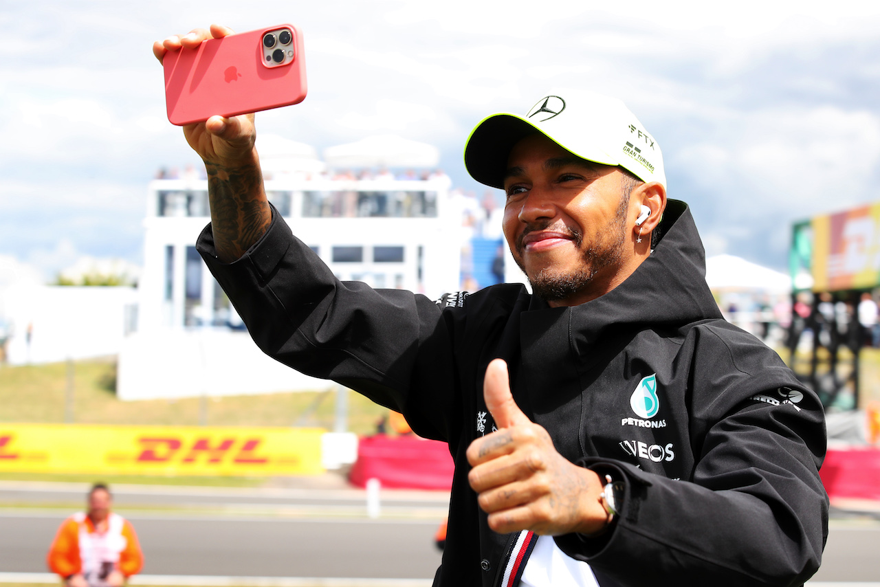 GP GRAN BRETAGNA, Lewis Hamilton (GBR) Mercedes AMG F1 on the drivers parade.
03.07.2022. Formula 1 World Championship, Rd 10, British Grand Prix, Silverstone, England, Gara Day.
 - www.xpbimages.com, EMail: requests@xpbimages.com © Copyright: Coates / XPB Images