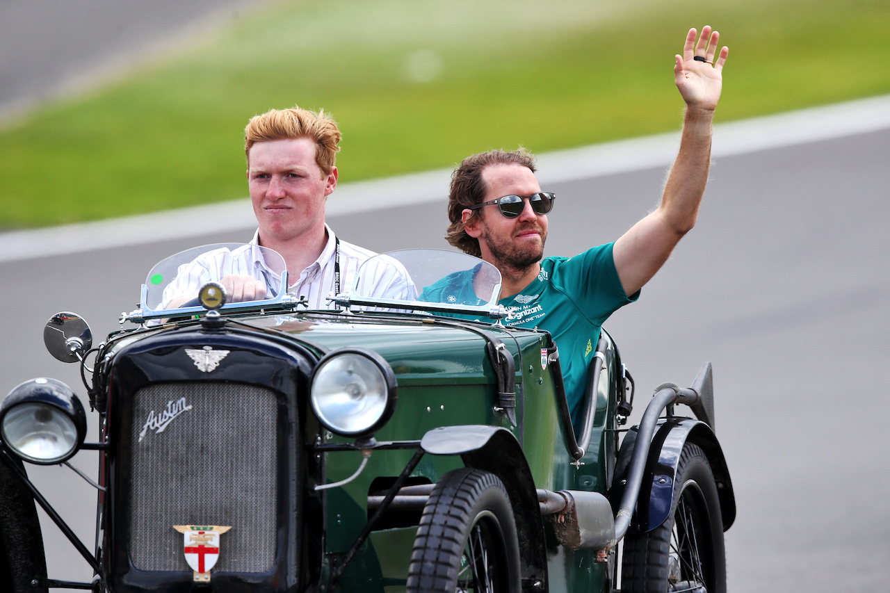 GP GRAN BRETAGNA, Sebastian Vettel (GER) Aston Martin F1 Team on the drivers parade.
03.07.2022. Formula 1 World Championship, Rd 10, British Grand Prix, Silverstone, England, Gara Day.
 - www.xpbimages.com, EMail: requests@xpbimages.com © Copyright: Coates / XPB Images