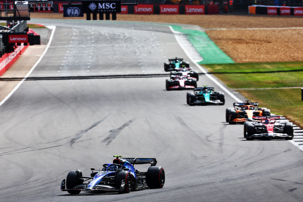 GP GRAN BRETAGNA, Nicholas Latifi (CDN) Williams Racing FW44.
03.07.2022. Formula 1 World Championship, Rd 10, British Grand Prix, Silverstone, England, Gara Day.
- www.xpbimages.com, EMail: requests@xpbimages.com © Copyright: Batchelor / XPB Images