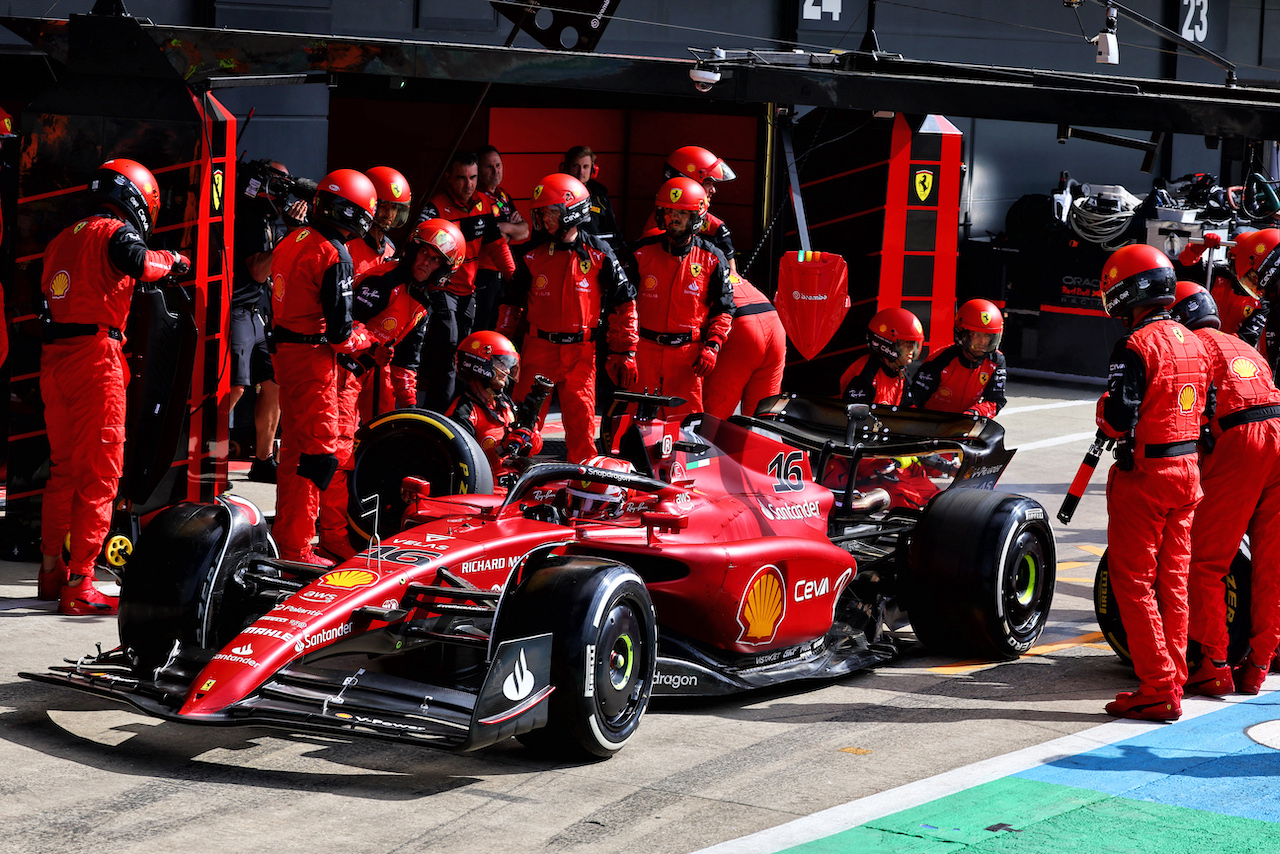 GP GRAN BRETAGNA, Charles Leclerc (MON) Ferrari F1-75 makes a pit stop.
03.07.2022. Formula 1 World Championship, Rd 10, British Grand Prix, Silverstone, England, Gara Day.
- www.xpbimages.com, EMail: requests@xpbimages.com © Copyright: Batchelor / XPB Images