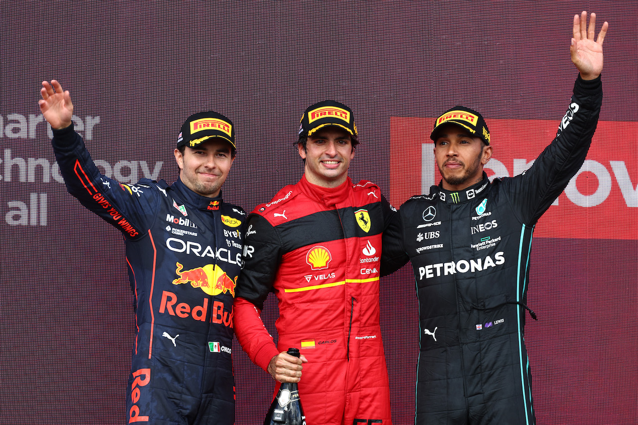 GP GRAN BRETAGNA, 1st place Carlos Sainz Jr (ESP) Ferrari F1-75, with 2nd place Sergio Perez (MEX) Red Bull Racing RB18 e 3rd place Lewis Hamilton (GBR) Mercedes AMG F1 W13.
03.07.2022. Formula 1 World Championship, Rd 10, British Grand Prix, Silverstone, England, Gara Day.
- www.xpbimages.com, EMail: requests@xpbimages.com ¬© Copyright: Batchelor / XPB Images