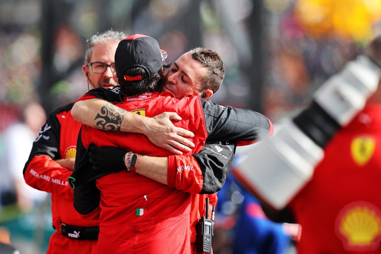 GP GRAN BRETAGNA, Gara winner Carlos Sainz Jr (ESP) Ferrari (Right) celebrates in parc ferme.
03.07.2022. Formula 1 World Championship, Rd 10, British Grand Prix, Silverstone, England, Gara Day.
- www.xpbimages.com, EMail: requests@xpbimages.com © Copyright: Moy / XPB Images