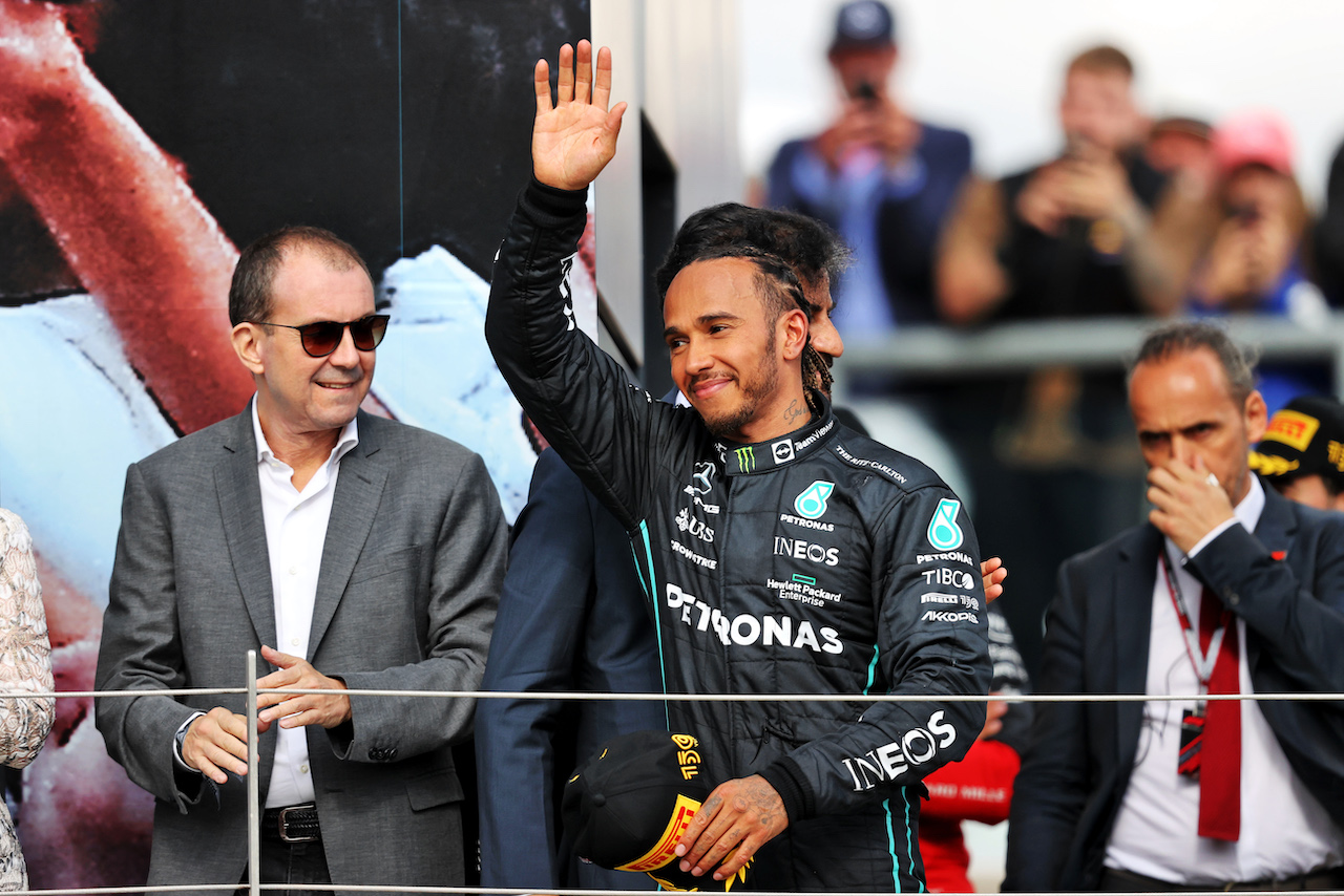 GP GRAN BRETAGNA, Lewis Hamilton (GBR) Mercedes AMG F1 celebrates his third position on the podium.
03.07.2022. Formula 1 World Championship, Rd 10, British Grand Prix, Silverstone, England, Gara Day.
- www.xpbimages.com, EMail: requests@xpbimages.com © Copyright: Moy / XPB Images
